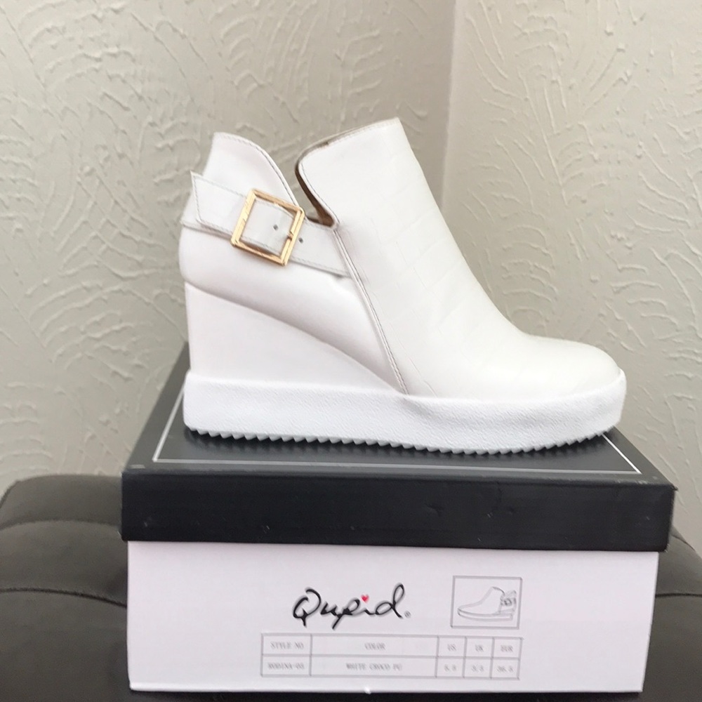 Women’s White Croc pattern Wedges